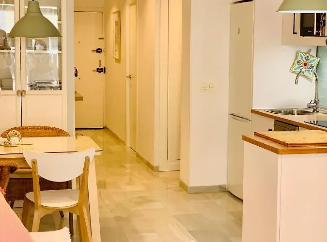 Solana Tulipanes Parking Pool Terrace فوينخيرولا